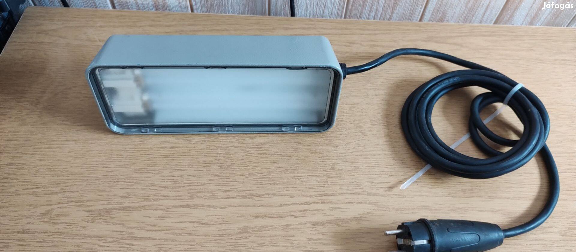 Waldmann EBL 211 2x11Watt ip54 géplámpa