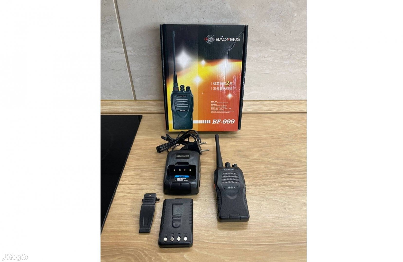Walkie talkie adóvevő Baofeng BF-999 nagy kapacitású LI-ion