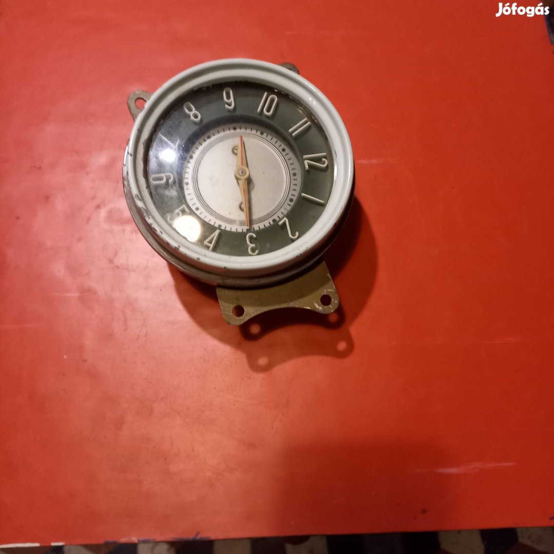 Warsava vagy Volga régi gépkocsi műszerfal időmérő óra.