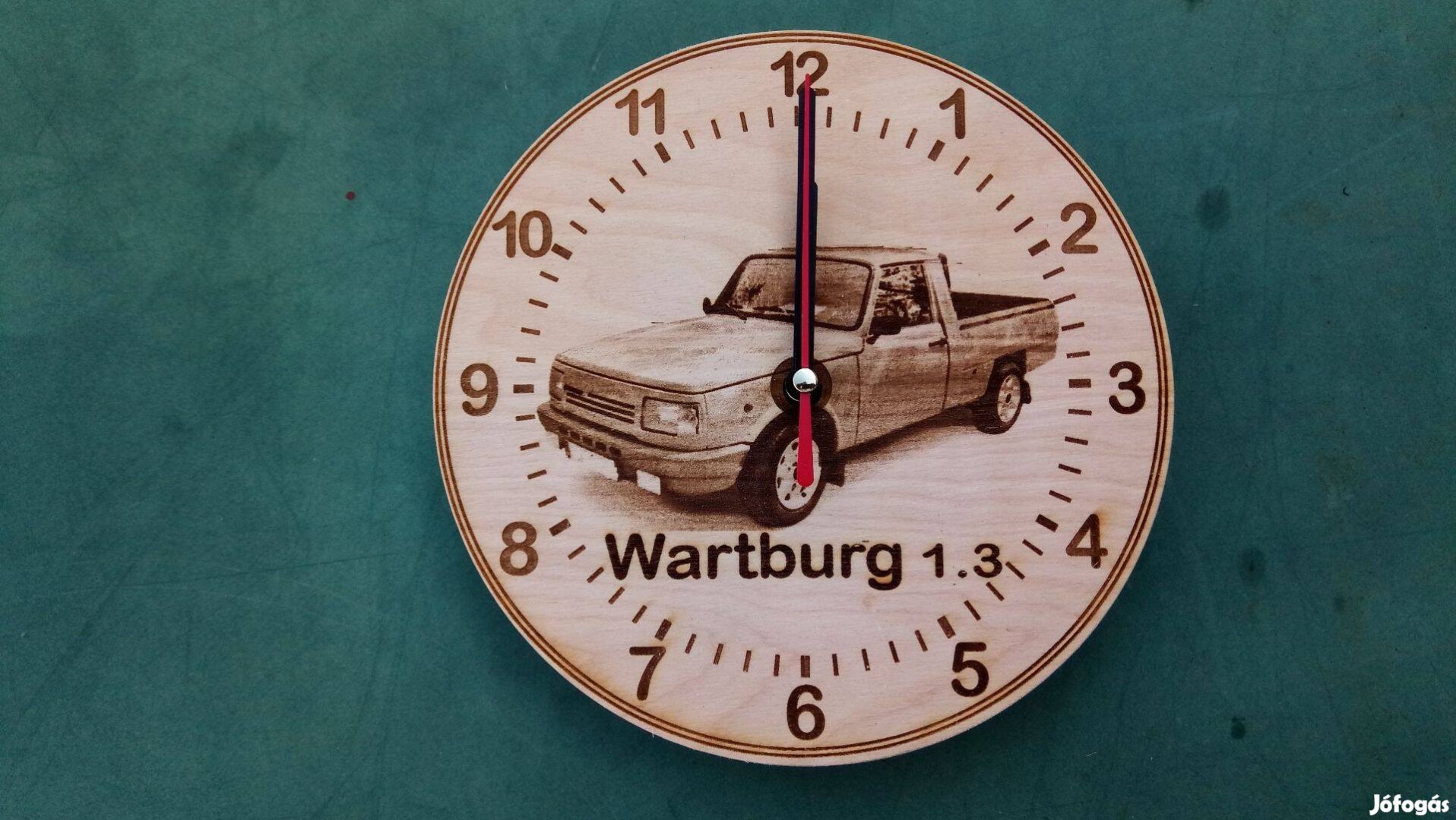 Wartburg 1.3 trans fotó alapján készült gravírozott korong falióra