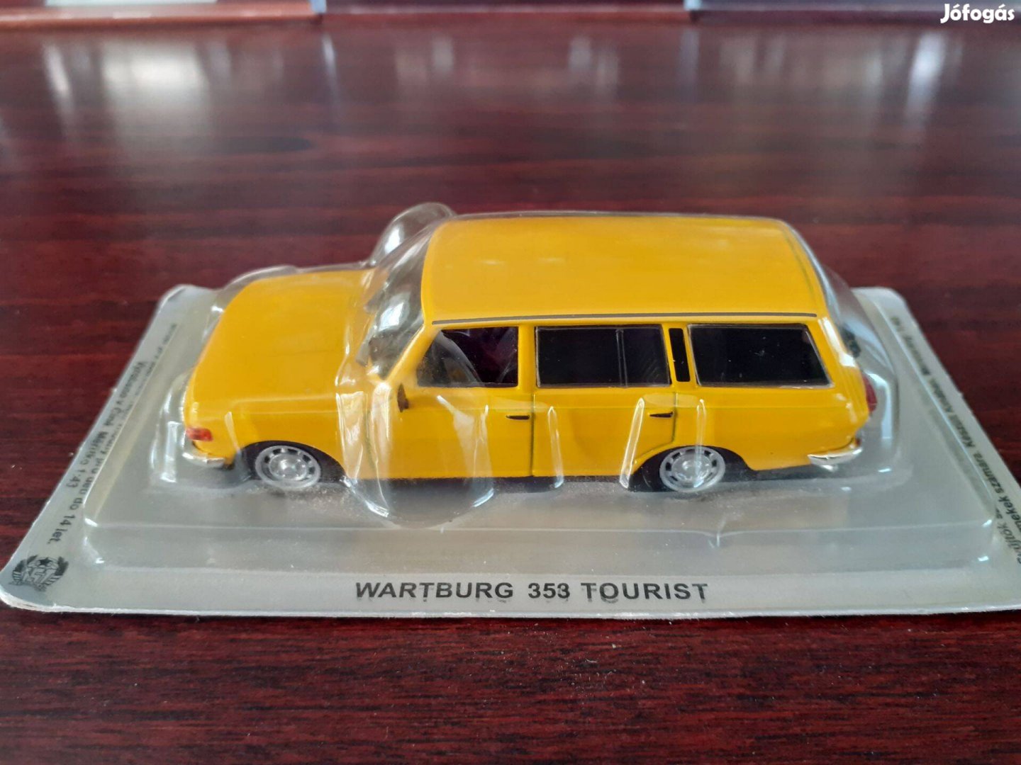 Wartburg 353 tourist sarga kisauto modell 1/43 Eladó