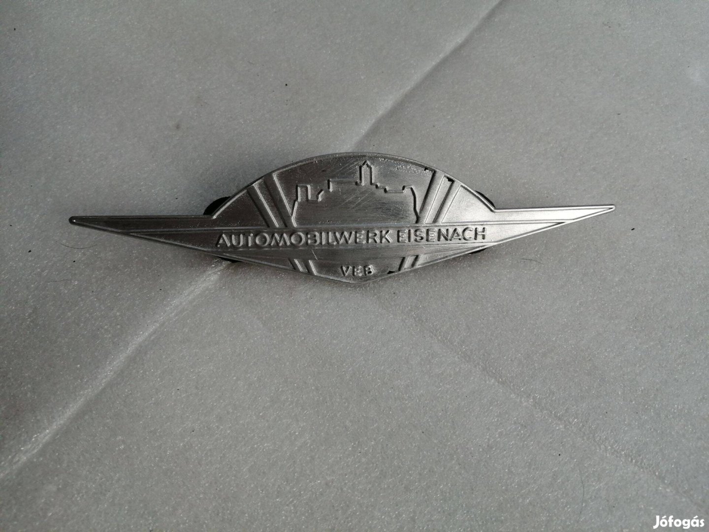 Wartburg motorháztető embléma