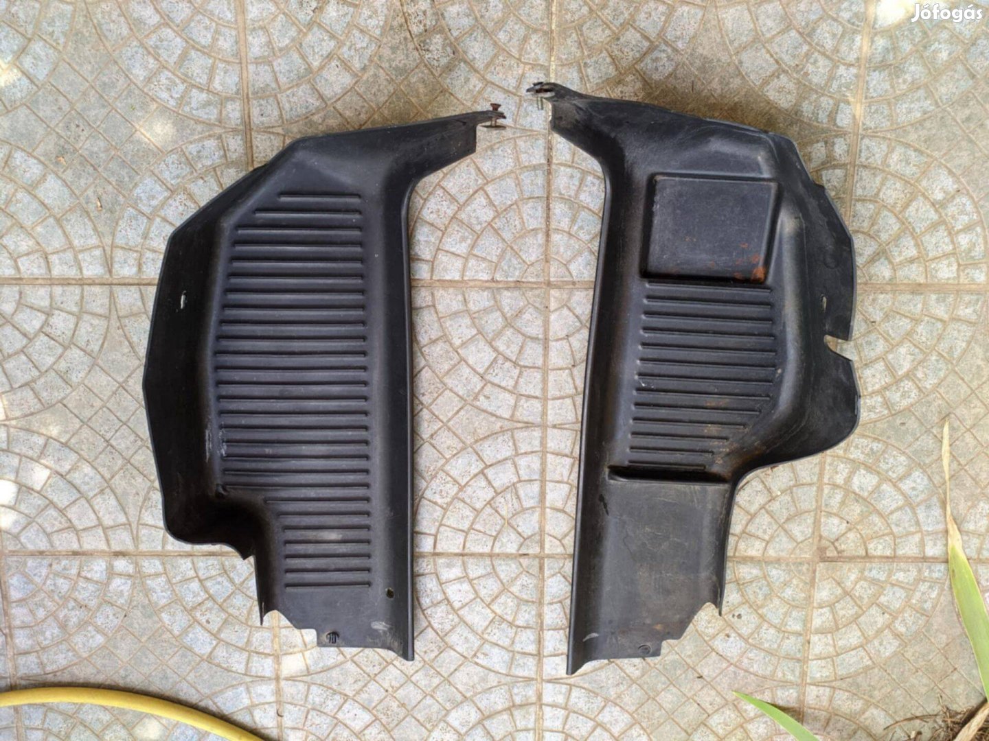 Wartburg műszerfal alatti polcok