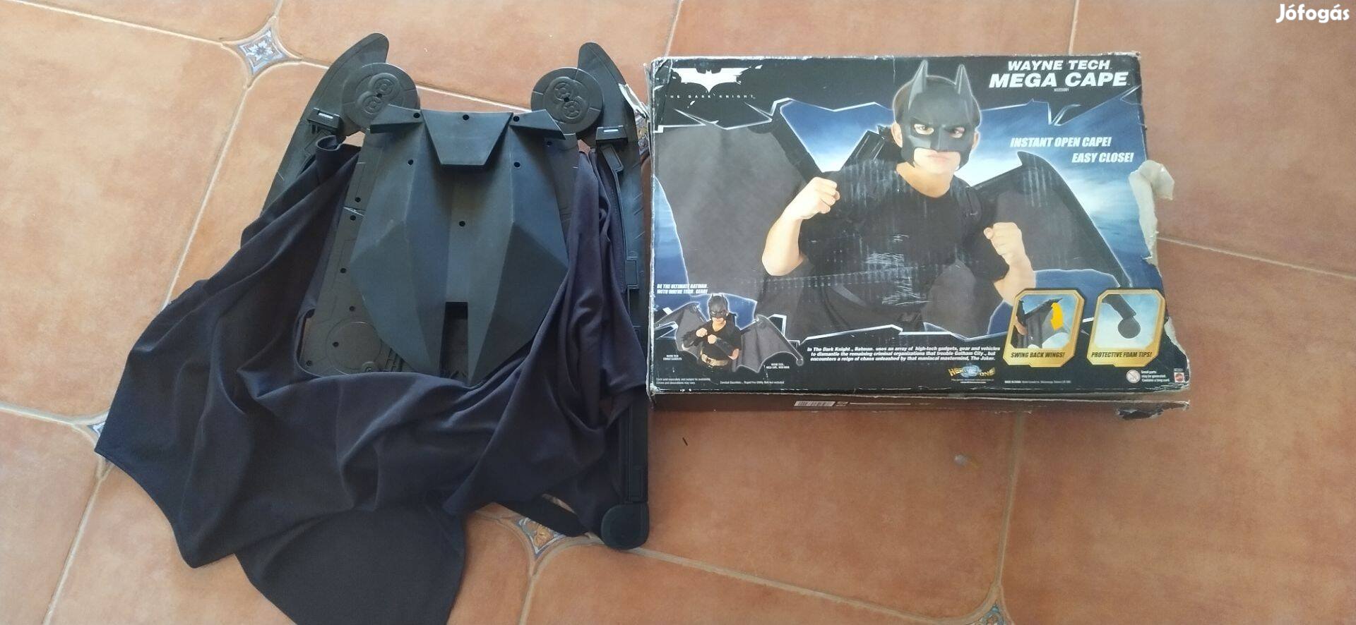 Wayne Tech Mega Cape kinyitható Batman szárny