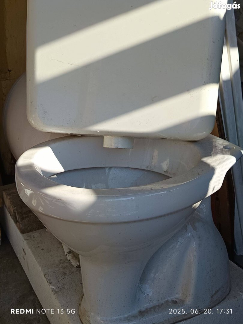 Wc tartállyal