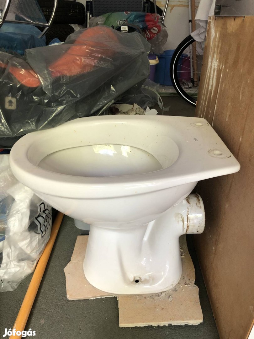 Wc vécé csésze mélyöblítésű  hátsó kifolyású"