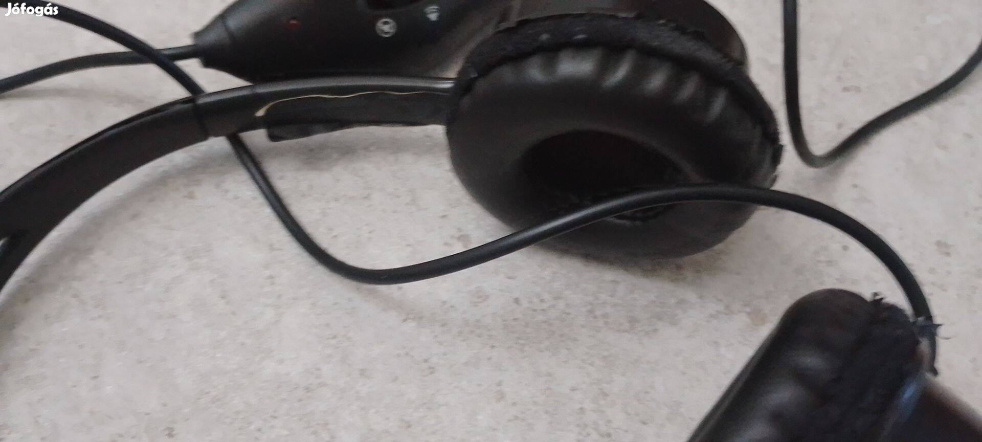 Webes fülhallgató hangerőszabályozós