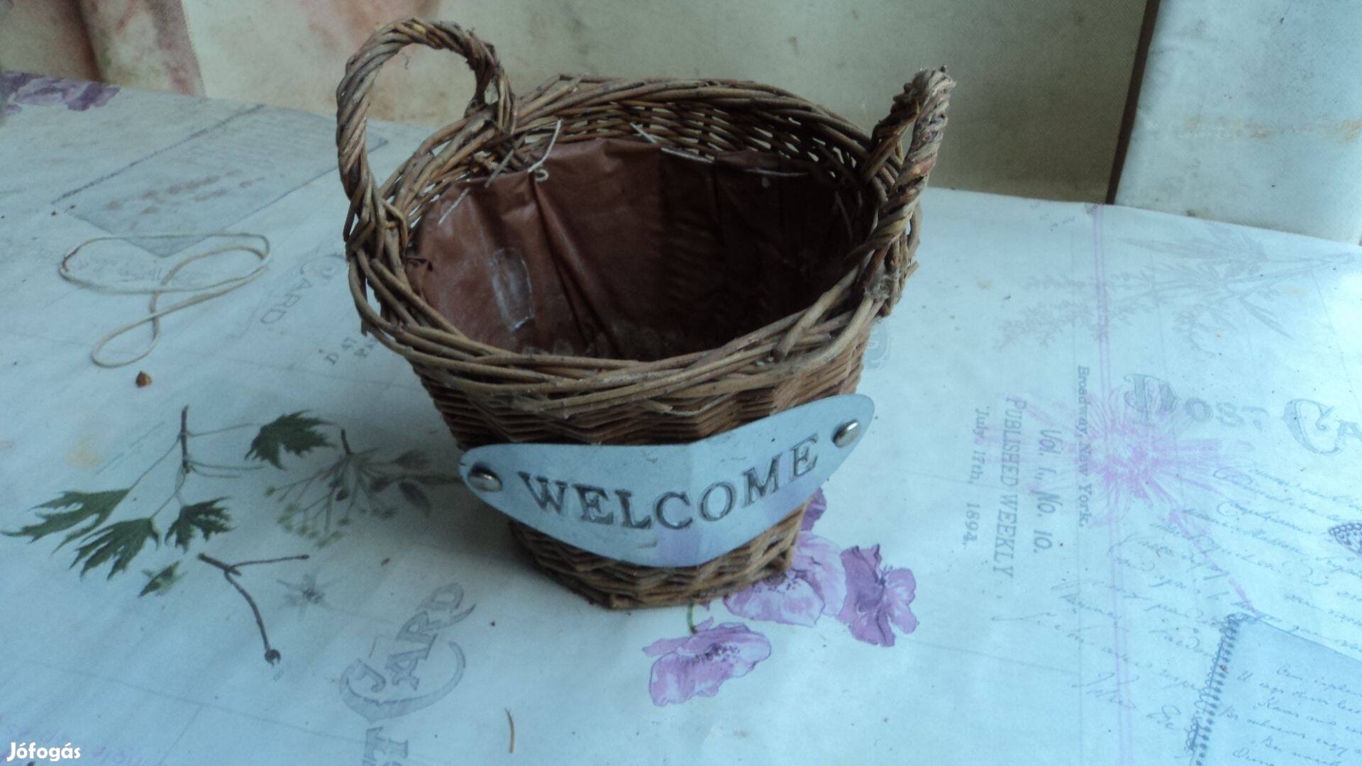 Welcome feliratú díszkosár