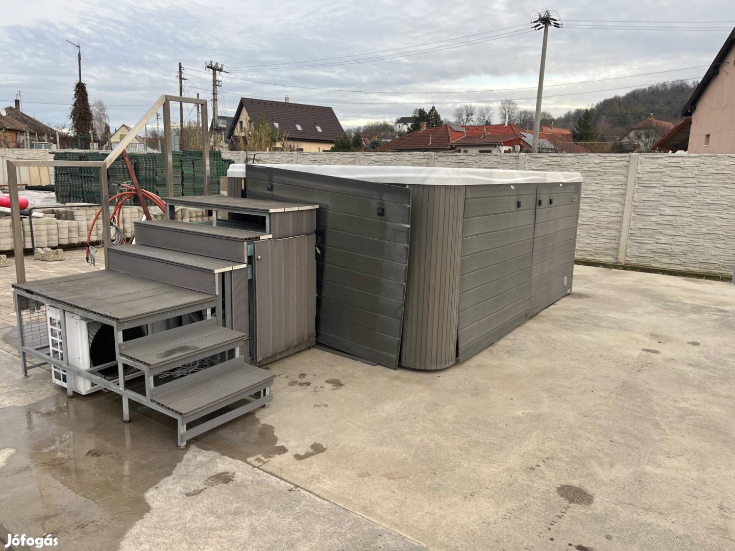 Wellis ellenáramoltatós úszómedence