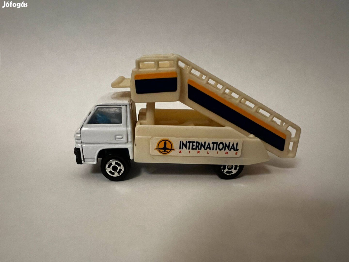 Welly/Realtoy/Soma Mitsubishi Canter Airport Stair Truck, No 9, 1:64