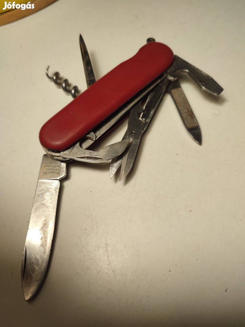 Wenger Delemont Switzerland többfunkciós svájci bicska.