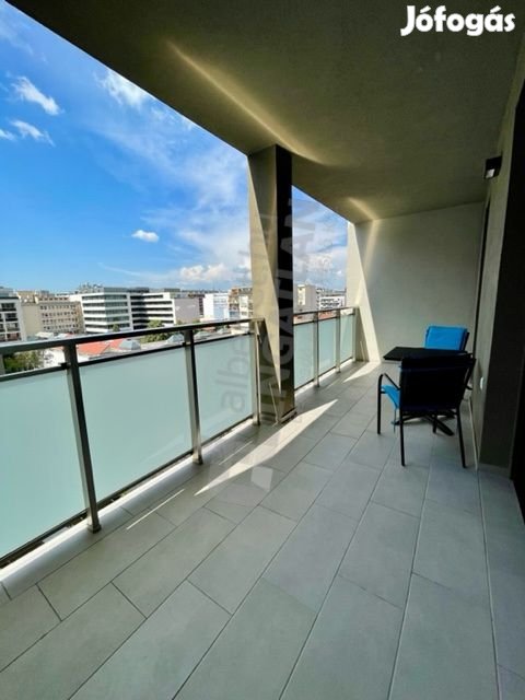 Westside Residence-ben 2 szobá, nagy teraszos lakás