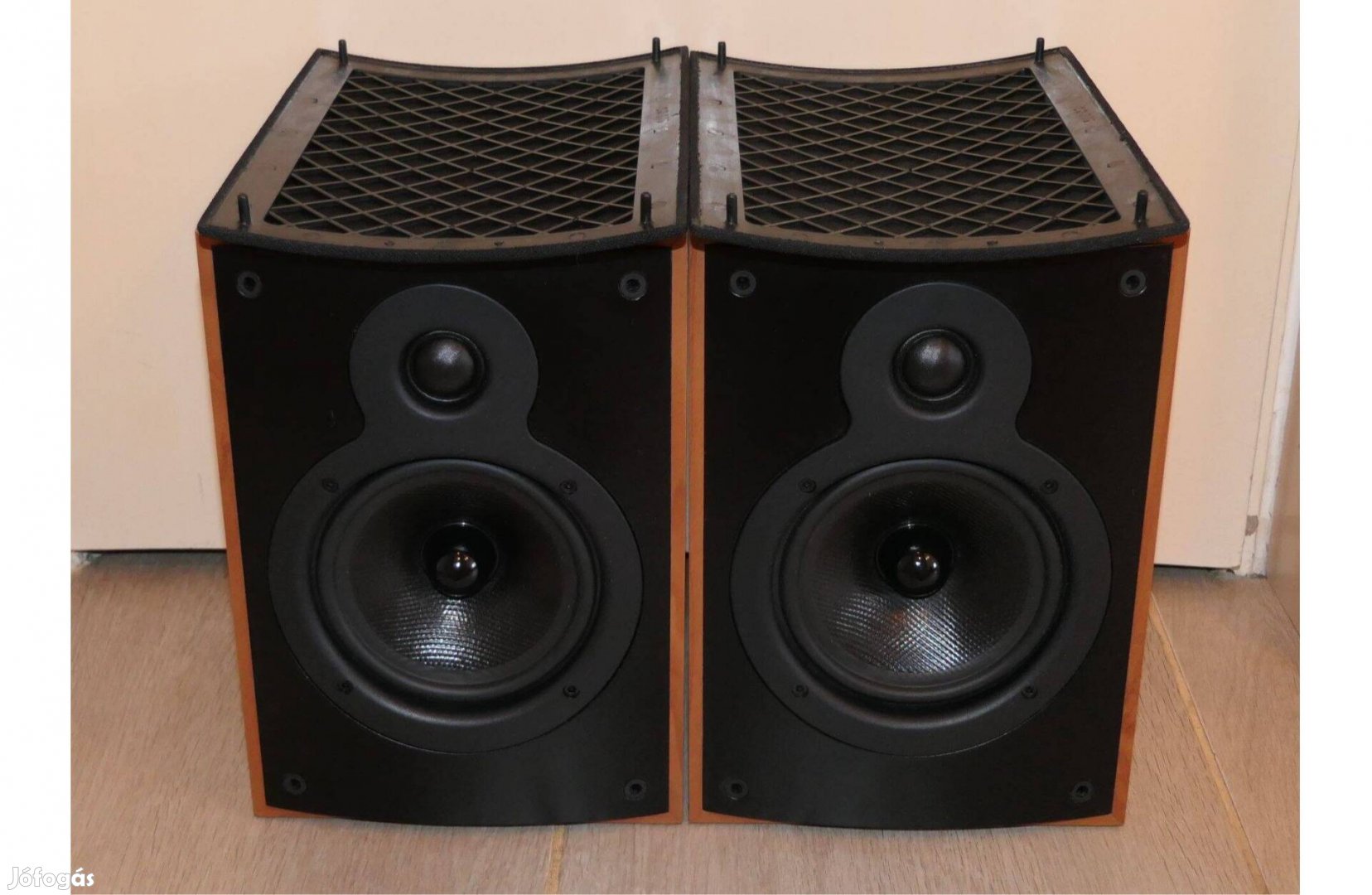 Wharfedale Crystal 2-10 6 ohm, 100 watt cseresznye színű külső