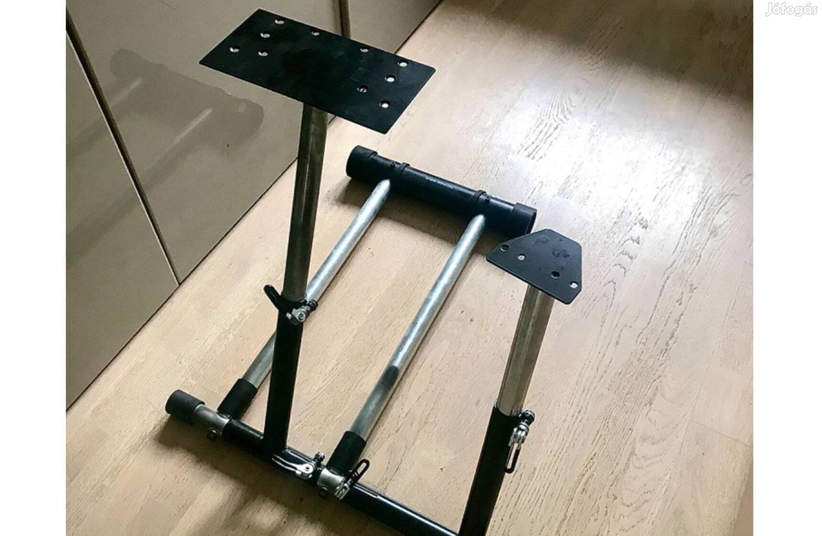 Wheel Stand Pro Deluxe V2 thrustmaster