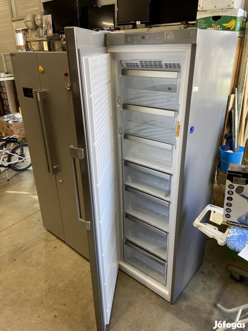 Whirlpool álló fagyasztószekrény - nagy méret, fiókos, inox