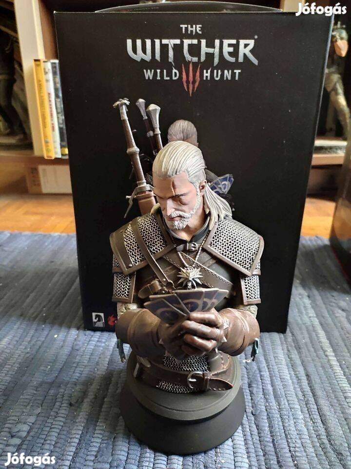 Witcher III Geralt Gwent mellszobor