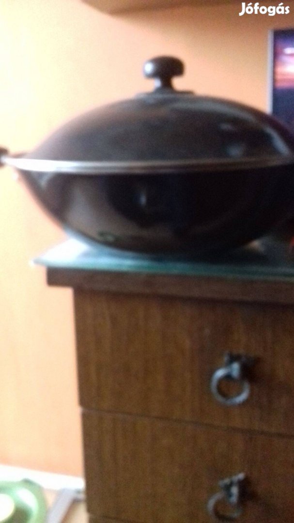 Wok-üj állapotban eladó