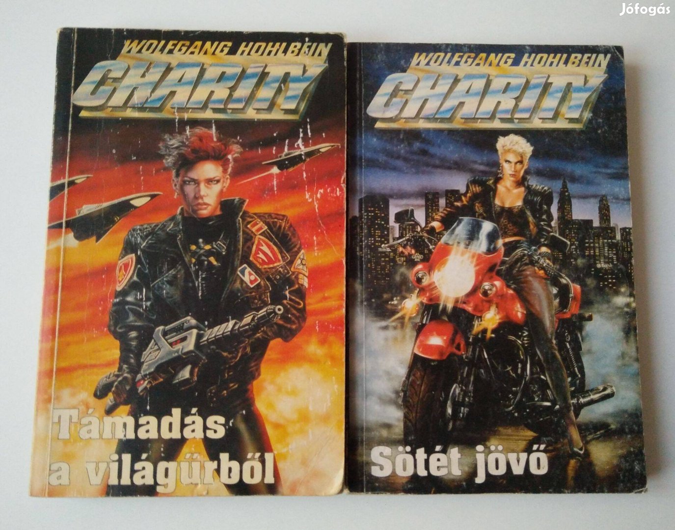 Wolfgang Hohlbein Charity 1-2. Támadás a világűrből Sötét