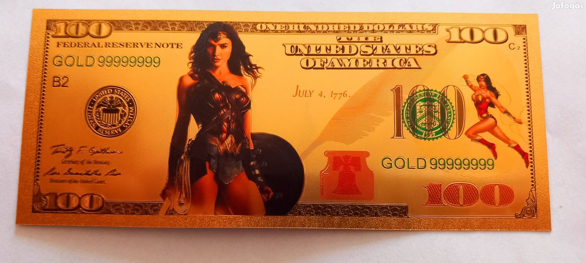 Wonder Woman - színes, aranyozott, plasztik, fantázia 100 dollár. 