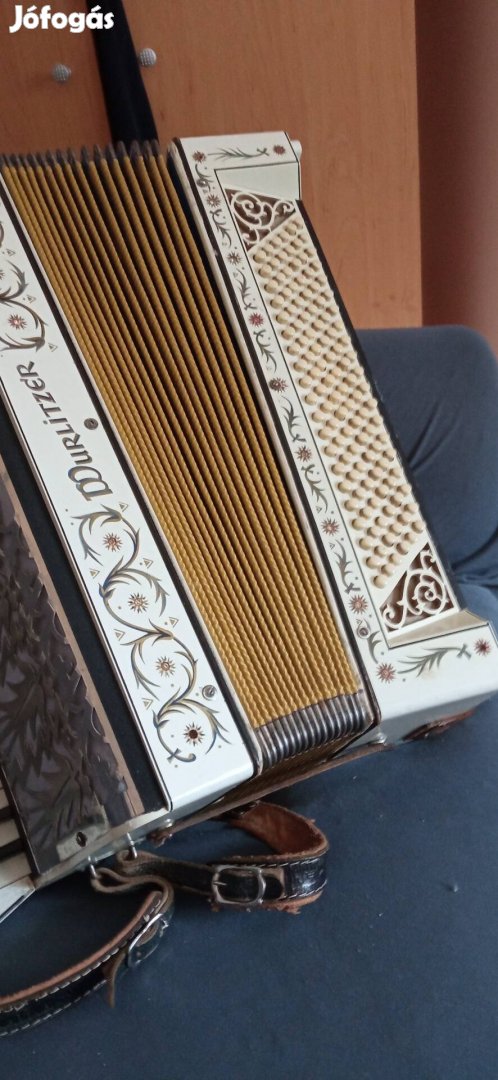 Wurlitzer 120 As .92 éves hibátlan harmonika.