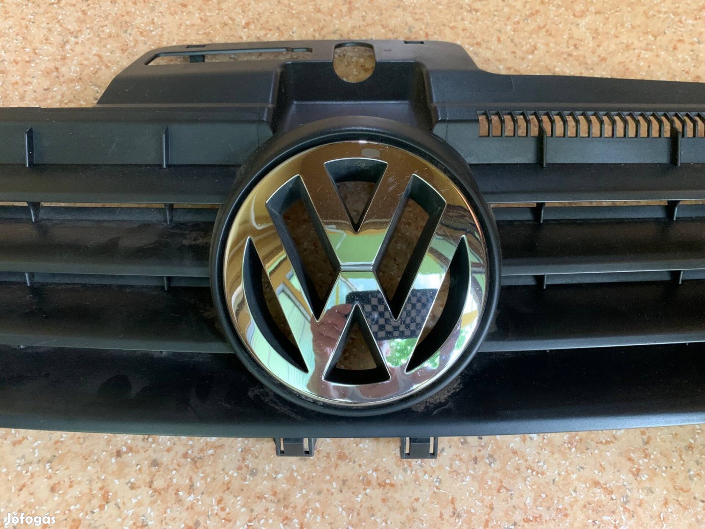 Wv polo hűtőrács emblémával együtt