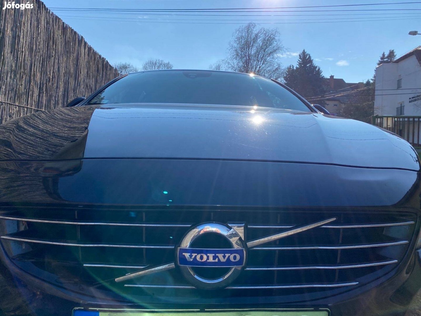 XC60 - V60 hűtőrács enyhén sérült + ép részekkel