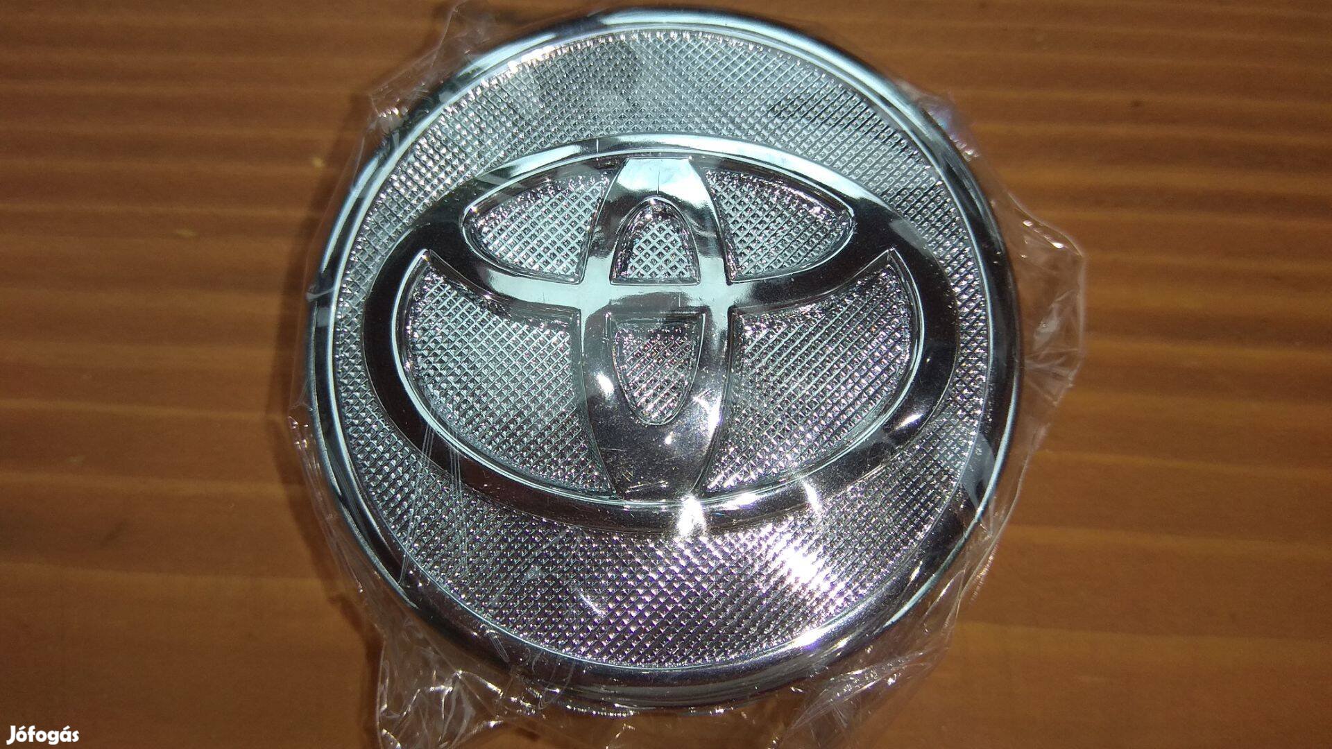 XC. Toyota felnikupak szett ezüst 57/62mm