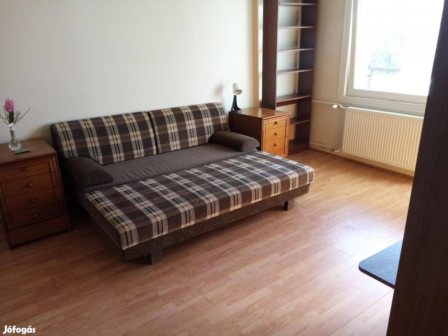 XIII. kerületi Dunaparti lakás egyik szobája kiadó