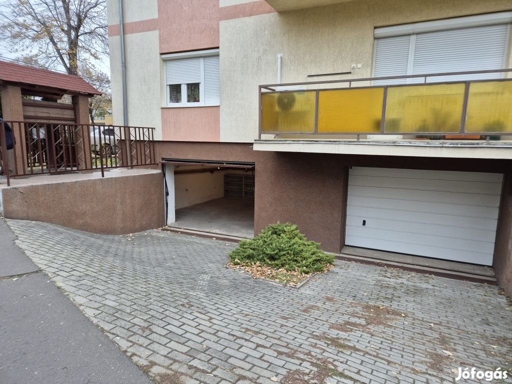 XIV. Kerület, Bonyhádi-Cinkotai utca sarkánál, 26 m2-es, különálló