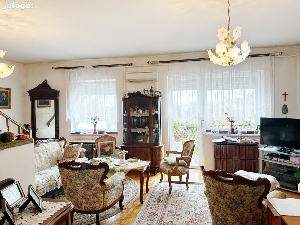 XIV. Kerület, Bosnyák tér mellett, 126 m2-es, 3. emeleti, társasházi