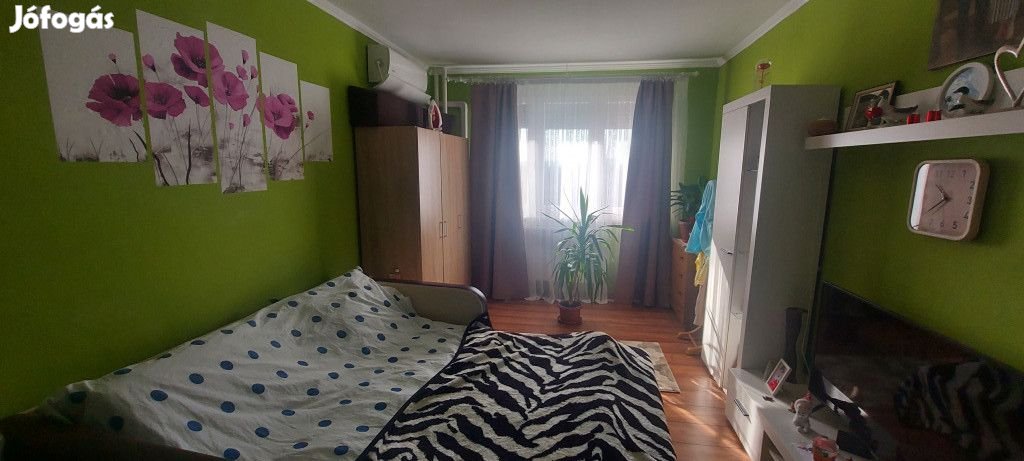 XI. Kerület, Etele út, 50 m2-es, 4. emeleti, társasházi lakás