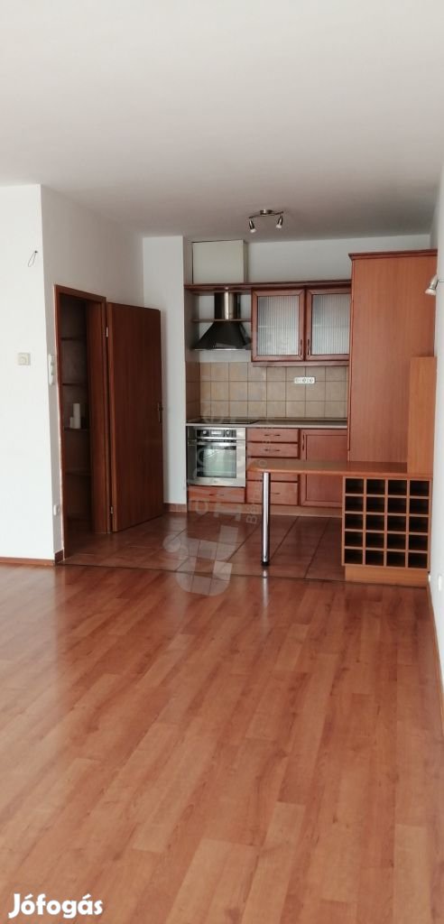 XI. kerületben a Nádorliget utcában  49m2-es 1+ 1/2 szobás