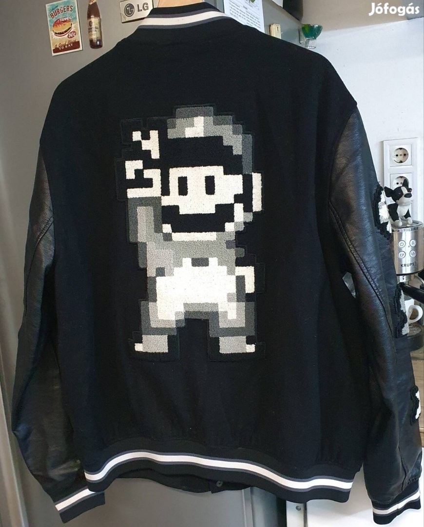 XL-es Nintendo Super Mario World varsity baseball bomber