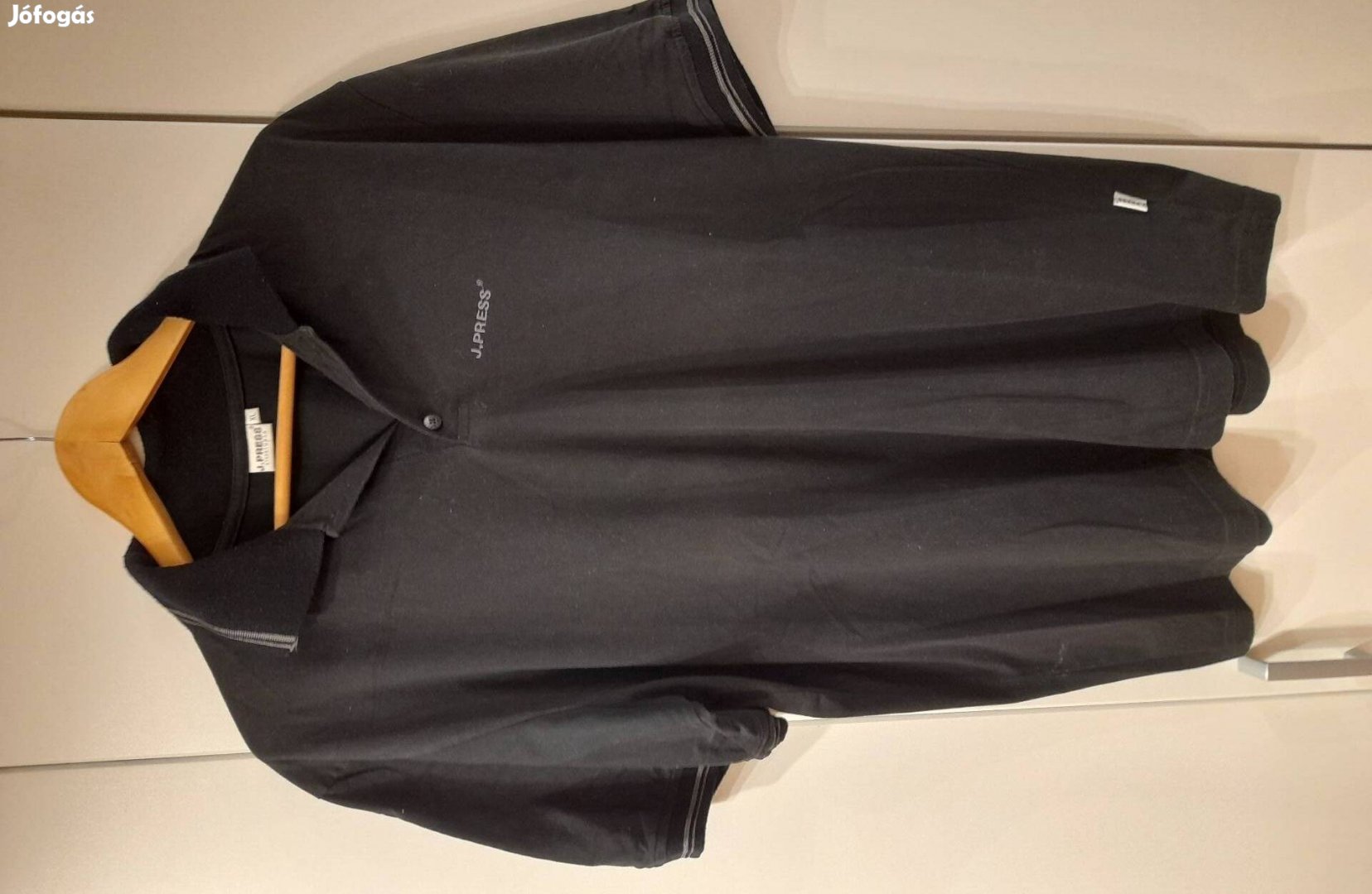 XL-es fekete J. Press ing poló