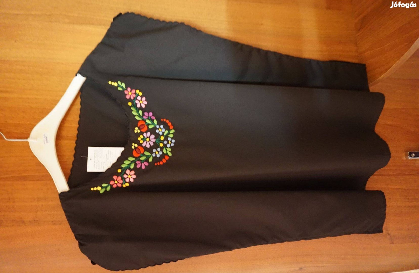 XL-es fekete női blúz kalocsai gépi hímzéssel eladó