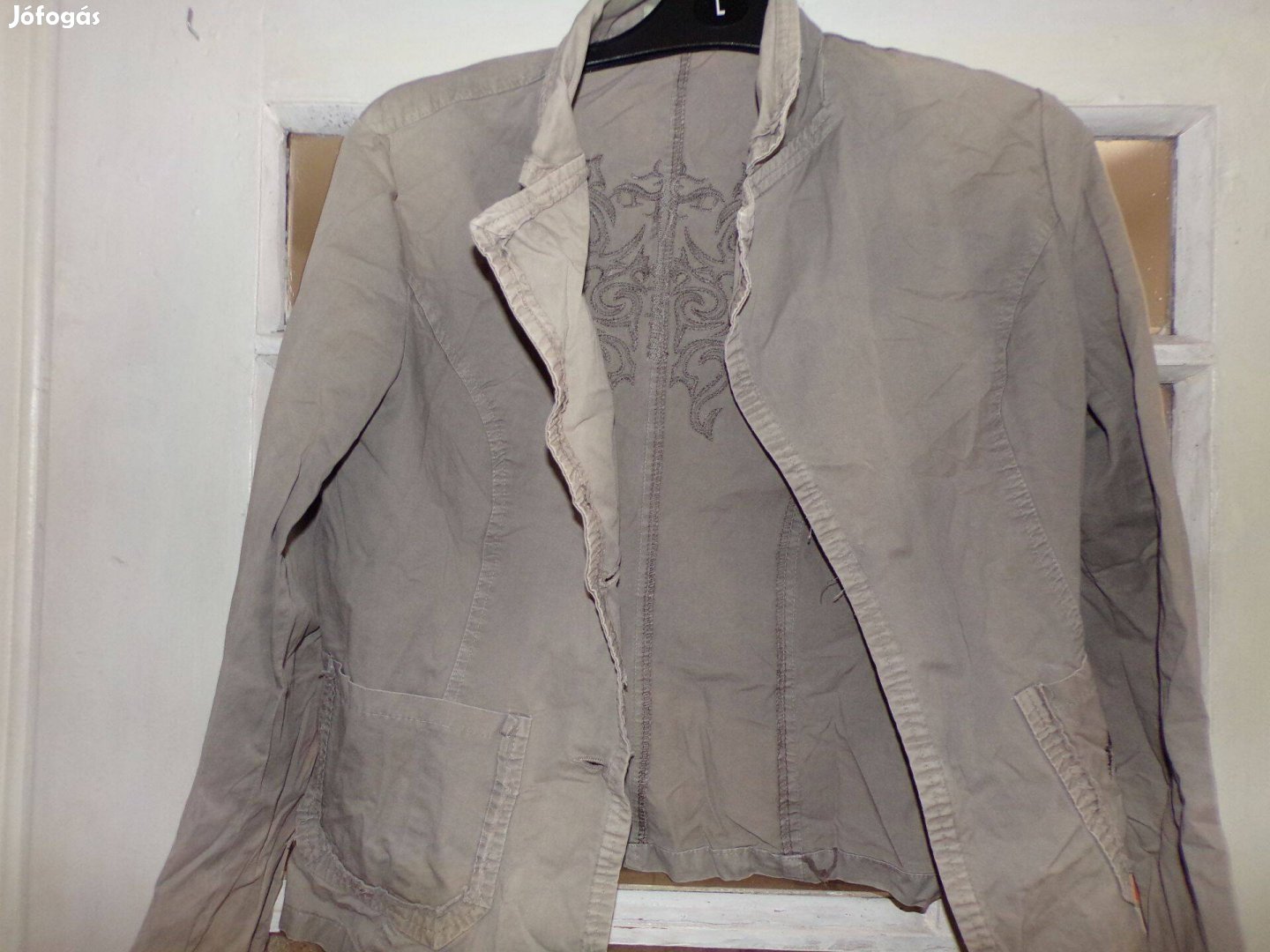 XL-es hímzett kabátka