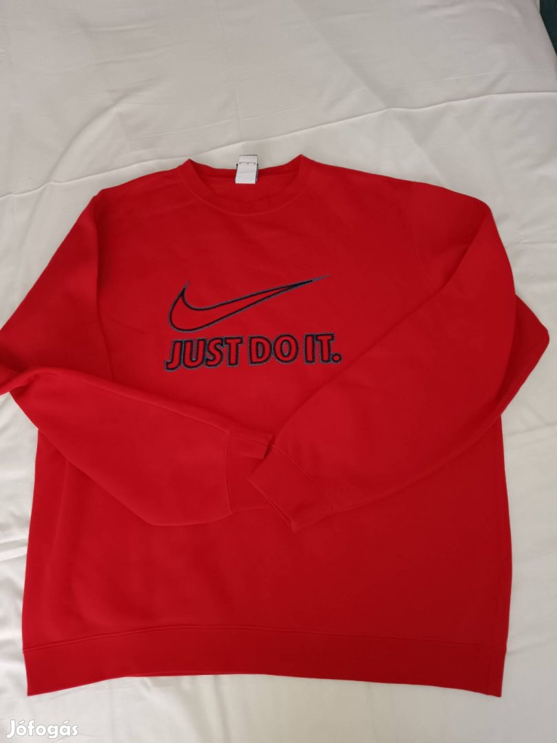 XL-es méretű férfi Nike pulcsi eladó