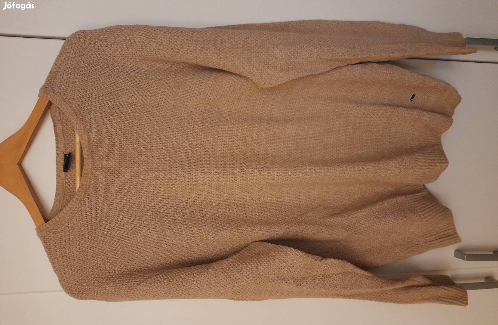 XL-es vilagos mogyoró szinű Springfield pulóver