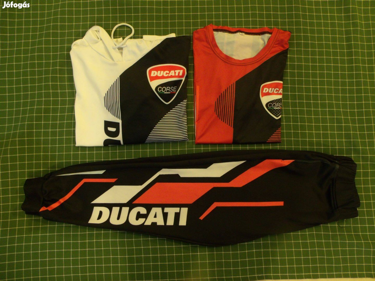 XL méretű Ducati Corse feliratos póló + pulóver + melegítő nadrág