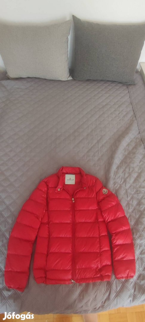 XS es gyönyörű Moncler kabát olcsón eladó 