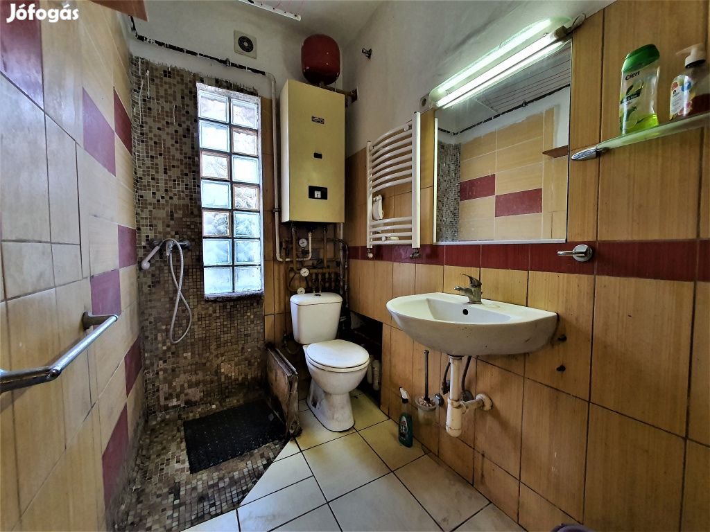 XVIII. Kerület, Szélső utca, 33 m2-es, házrész, 11 szobás,