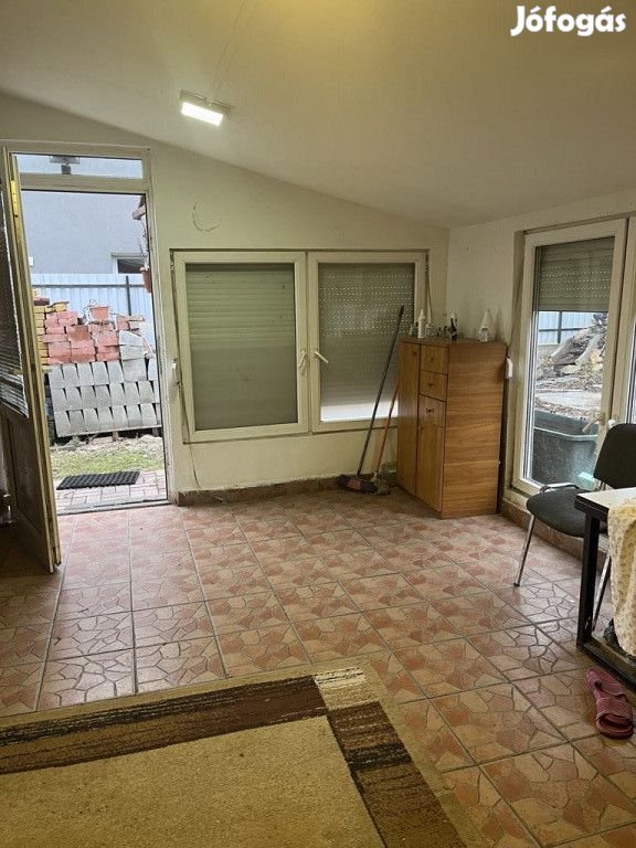 XVIII. Kerület, Törvény u közeli utca, 70 m2-es, családi ház