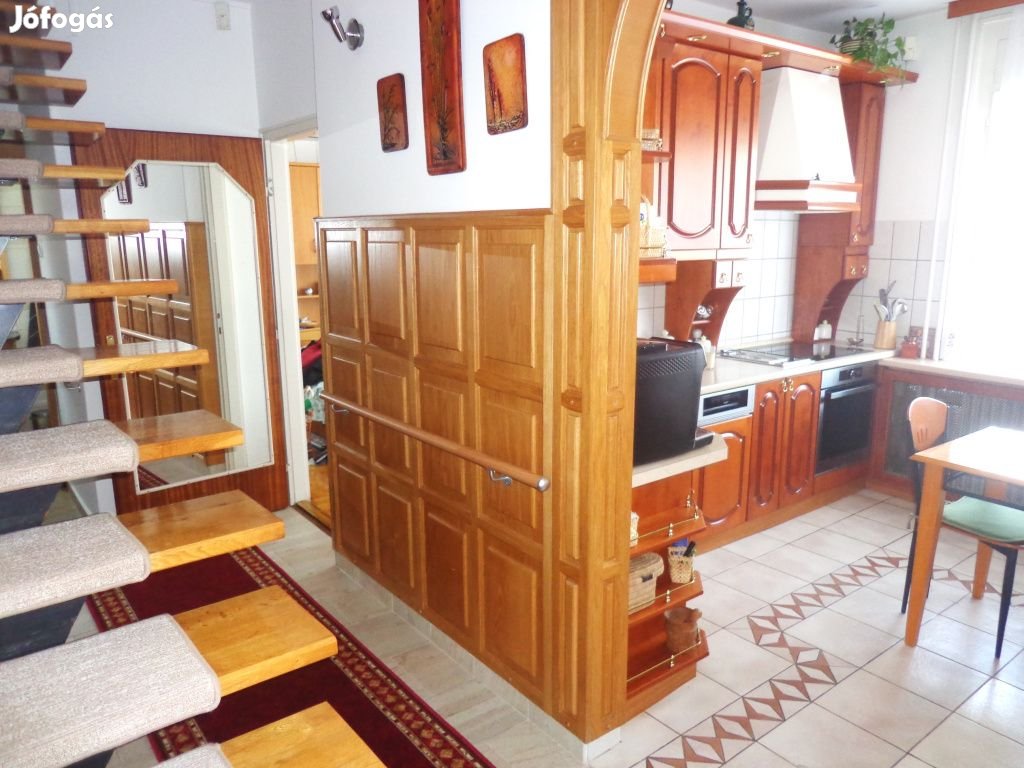 XVII. Kerület, Gázló utca, 130 m2-es, családi ház, 5 szobás