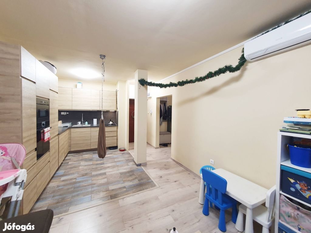 XVII. Kerület, Pesti úti lakótelep, 63 m2-es, társasházi