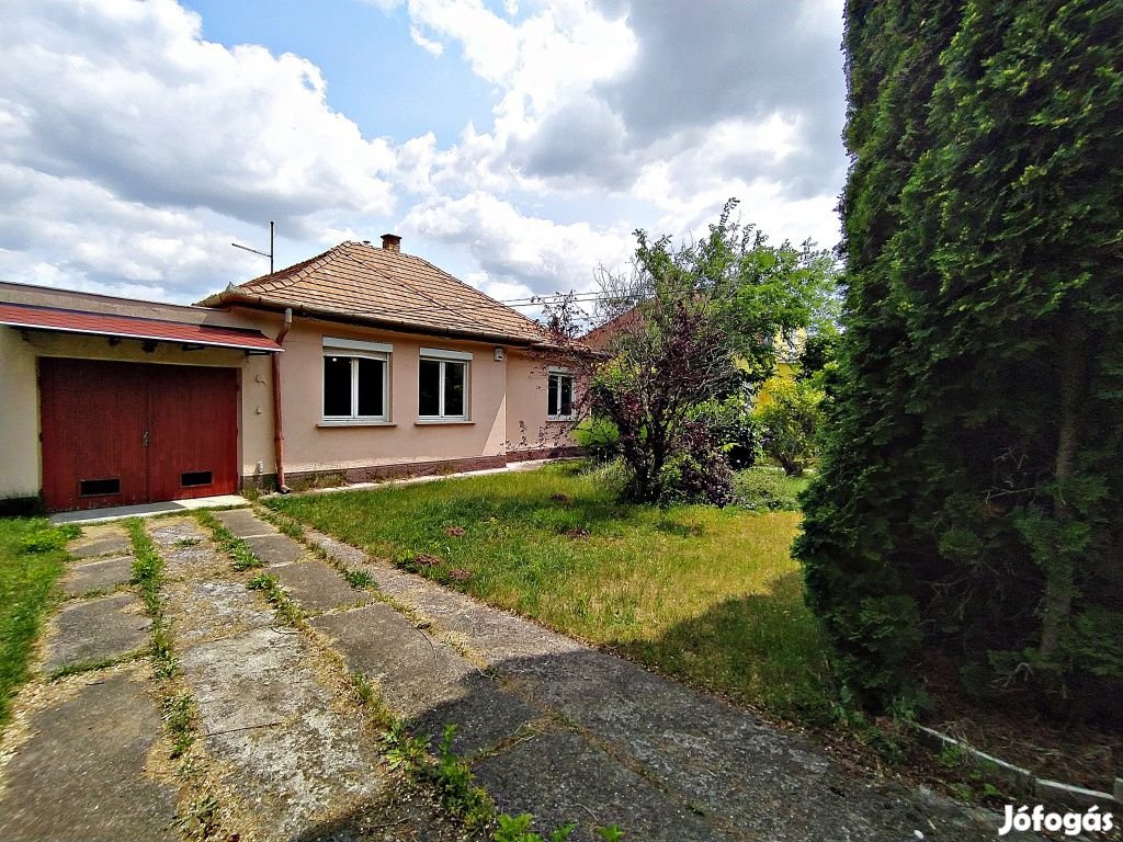 XVII. Kerület, Szilágyi Dezső utca, 100 m2-es, családi ház, 4 szobás