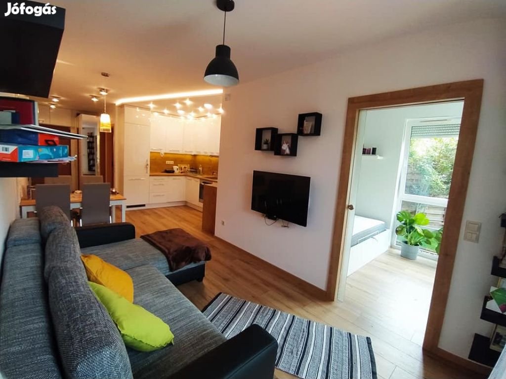 XVI. Kerület, MALOMDOMB LAKÓPARKBAN LÉVŐ út, 46 m2-es, földszinti,