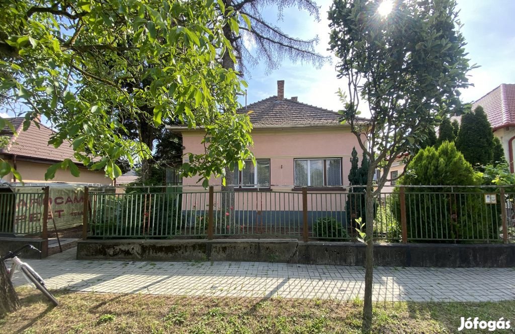 XVI. Kerület, MÁTYÁSFÖLD-PETŐFIKERT, 100 m2-es, családi ház
