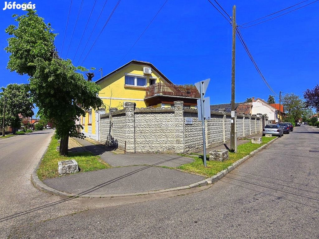 XV. Kerület, Rákosmező utca, 168 m2-es, 2 generációs, családi ház