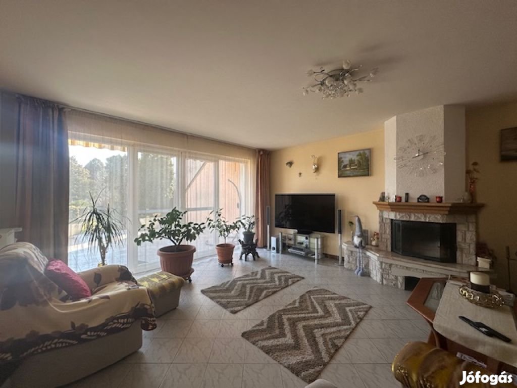 XV. Kerület, Rákospalota, 220 m2-es, 2 generációs, családi ház
