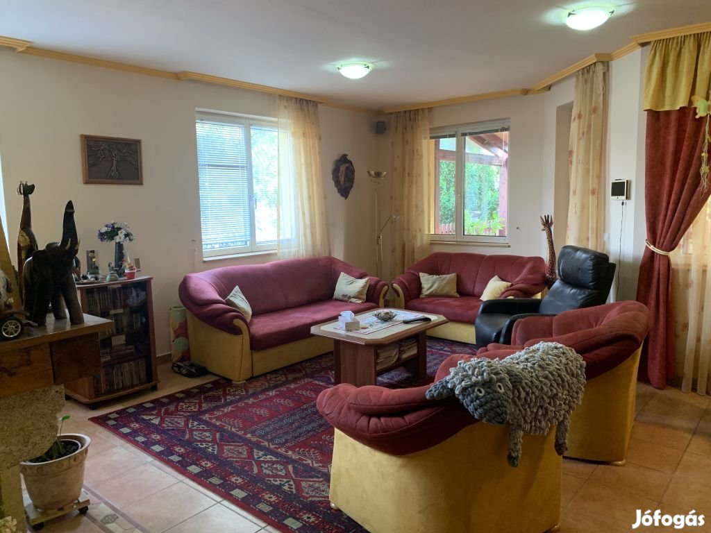 XXIII. Kerület, Sodronyos utca, 206 m2-es, családi ház, 6 szobás